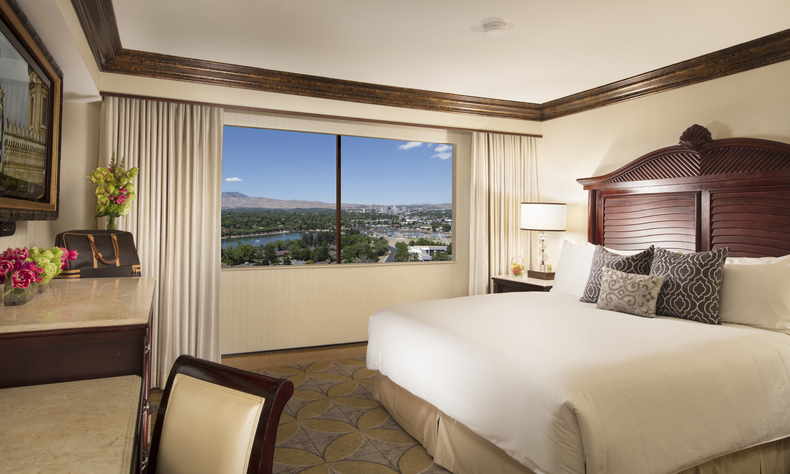 Peppermill Resort Spa Casino - hotel rooms